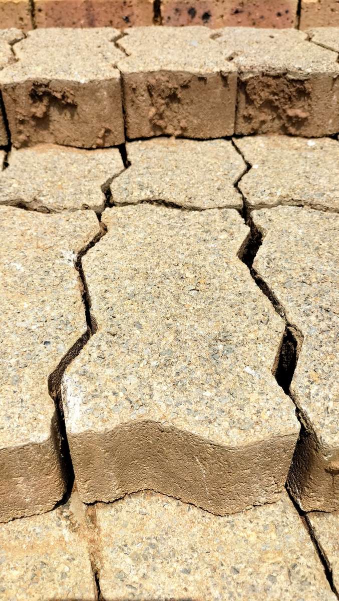 Building Materials & Supplies 800 Interlocking Paving Bricks Covers