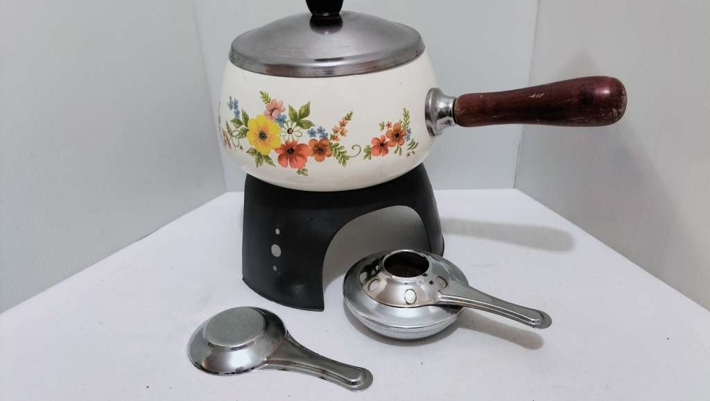 Fondue Sets A Superb Good Condition Enamel (almost no scratches