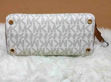 Handbags & Bags - Original Brand NEW Michael Kors Ciara Medium Messenger  Bag - Vanila/Acrn was sold for R3, on 22 Aug at 22:24 by bybeststuff  in Johannesburg (ID:356013771)