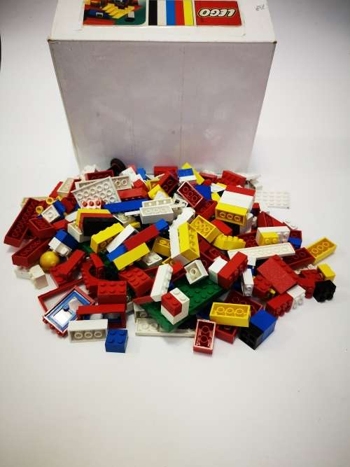 LEGO Sets Box of mixed vintage Lego pieces. for sale in Cape Town (ID