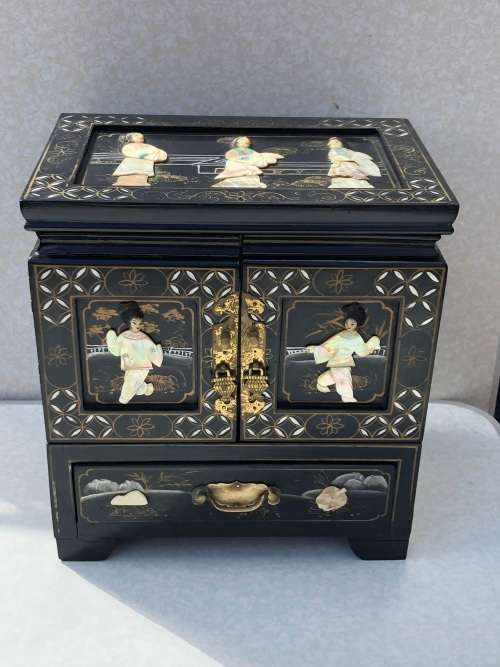 Jewellery Boxes ANTIQUE BLACK LACQUERED RAISED MOTHER OF PEARL DETAIL