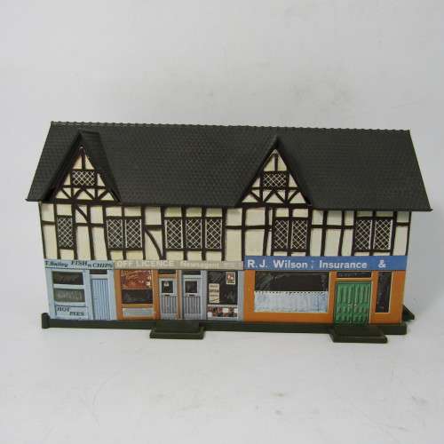 Scenery - Model Railway Lima paper building with plastic base & roof ...