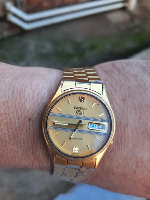 Men's Watches - vintage men's seiko 5 automatic watch was sold for   on 25 Aug at 21:00 by Adriaan4956 in Port Elizabeth (ID:526697061)