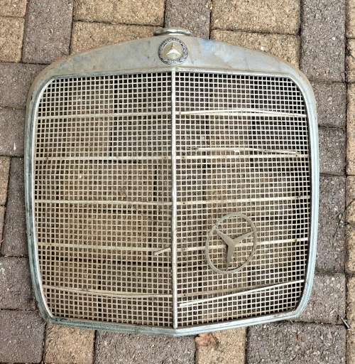 Road Vintage car grill ideal for restorer, man cave, pub or shop