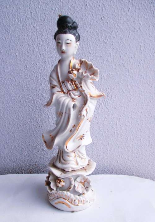 Oriental Porcelain Vintage Porcelain Kwan Quan Yin Statue with Removable Hand. Hand missing