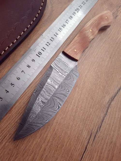 Hunting Knives Handmade Damascus steel HUNTING knife with Wooden