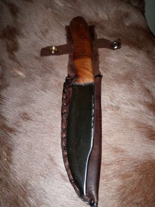 Hunting Knives FULL TANG HAND MADE HUNTING KNIFE & LEATHER SCABBARD was sold for R200.00 on 31