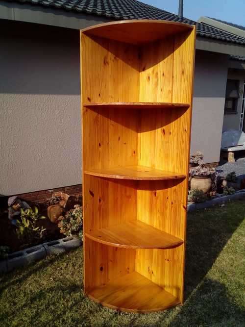 Other Furniture Corner shelf unit was sold for R160.00 on 20 Sep at