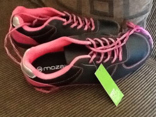 Shoes - Ackermans girls sport tekkies shoes black and shocking pink - with  tags on - size 5 was sold for  on 25 May at 07:22 by cindy online  sales in Johannesburg (ID:284812931)