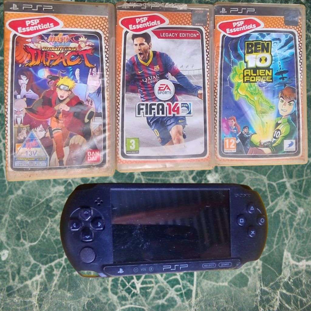 PlayStation Sony PSP E1004 Handheld Console 3 Games No Charger