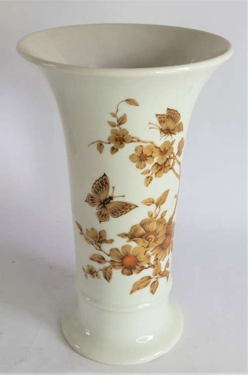 German Porcelain - Medium Kaiser `Madeleine` Trumpet Vase for sale in ...