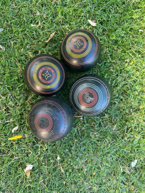 Balls Bowling balls good condition for sale in Johannesburg (ID