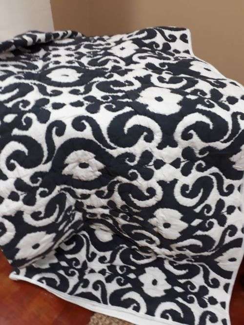 Blankets & Comforters Black and White Queen Quilt 100 Cotton
