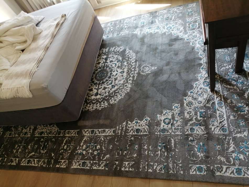 Rugs & Carpets Beautiful , Vibrant , Modern , Excellent Quality