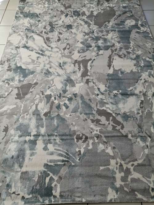 Rugs & Carpets Beautiful , Vibrant , Modern , Excellent Quality