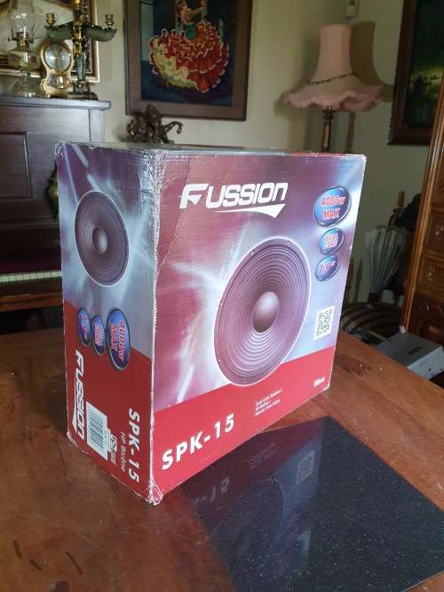 Fusion 15 speaker outlet