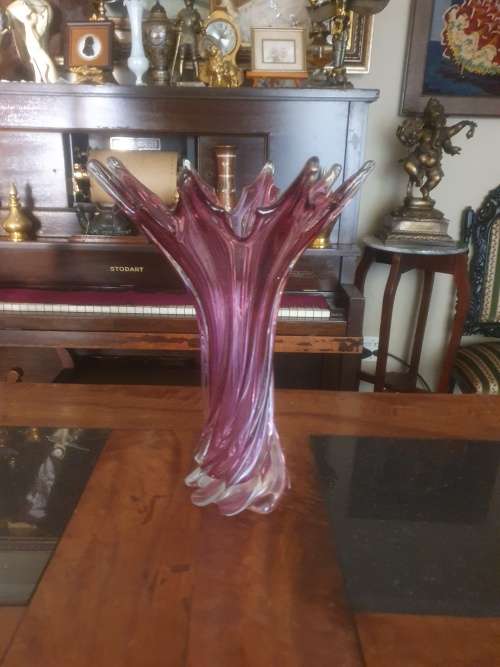 Vases Absolutely Stunning Vase was sold for R390.00 on 23 Aug at 2031 by Mr Ooogles in