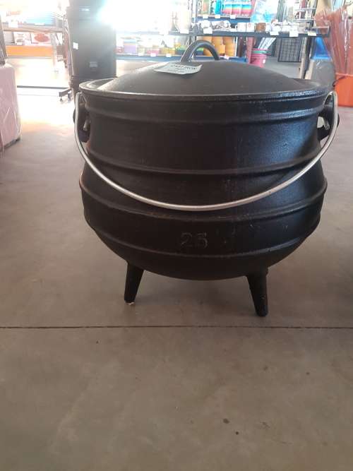 Potjie Size 25 Cast Iron Pots was sold for R2,000.00 on 11 Sep at 17