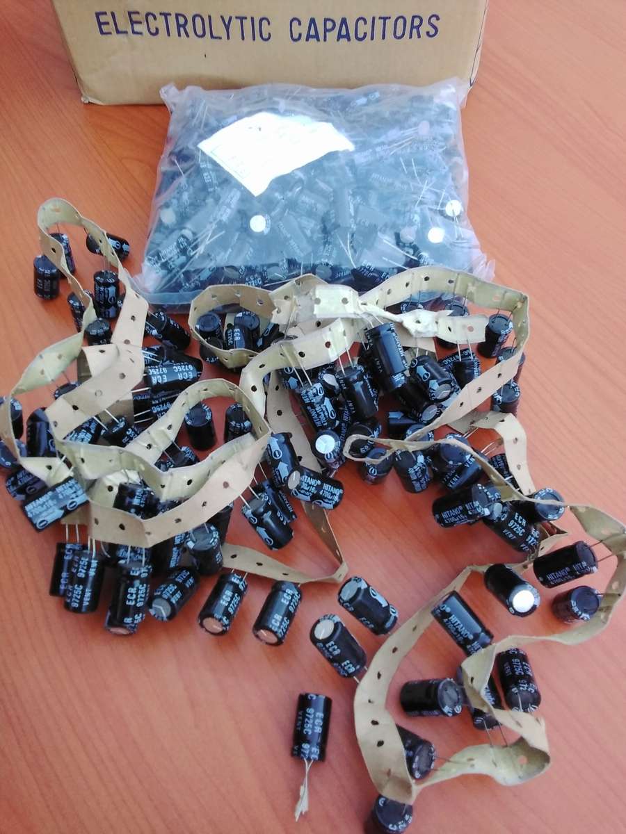 Wholesale & Bulk Lots 4700 uF 16 VDC Aluminium Radial Electrolytic