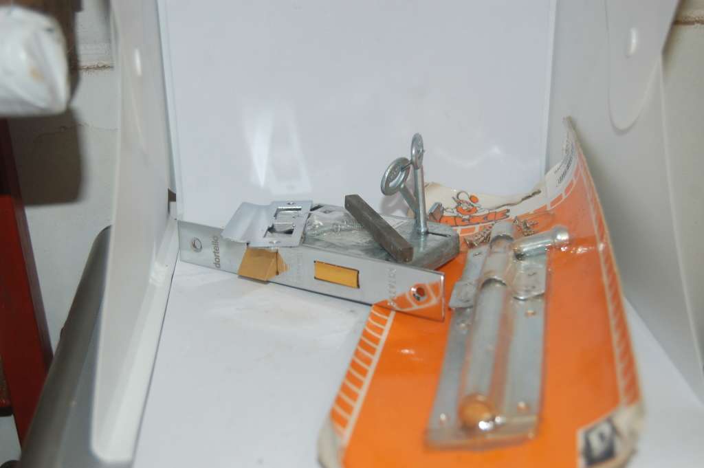 Door Locks ASSORTED PACK OF DOOR LOCKS HANDLE AND OTHER ITEMS was
