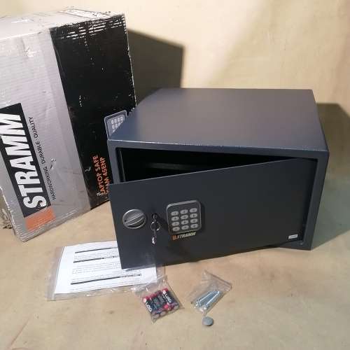 Safes BRAND NEW STRAMM SMM 45 ENP LAPTOP SAFE WITH CODE AND KEYS was