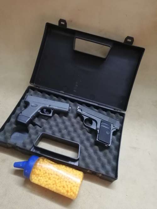 Airsoft Guns METAL PISTOL AIRSOFT GUNS IN CASE WITH BOTTLE OF BULLETS