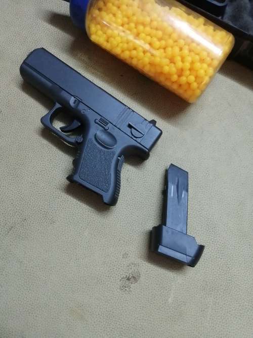 Airsoft Guns METAL PISTOL AIRSOFT GUNS IN CASE WITH BOTTLE OF BULLETS