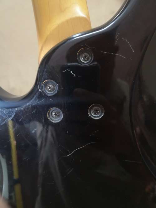 Bass Guitars CHECK OUT THIS AMAZING HARTKE ELECTRIC 4 STRING BASS