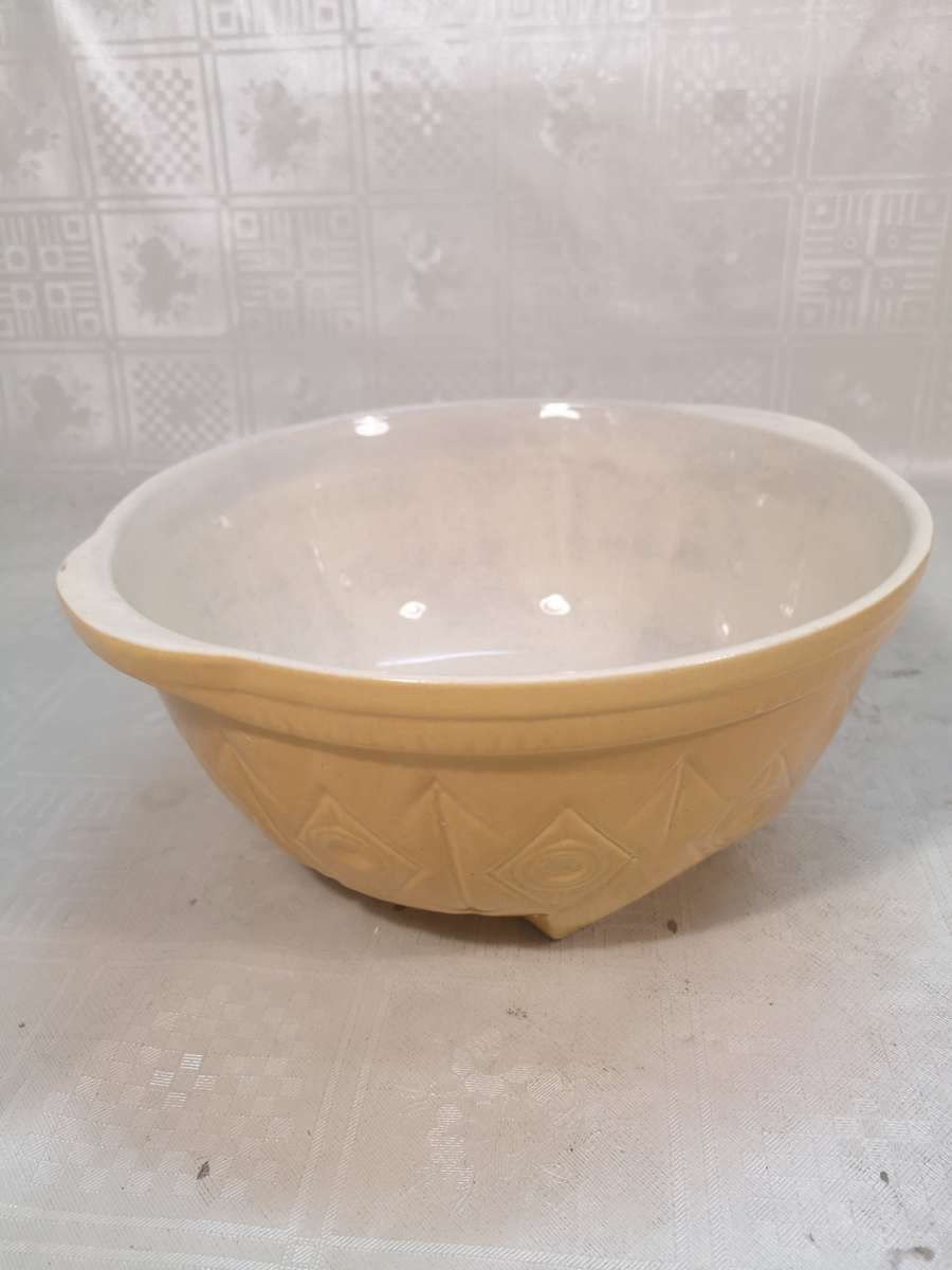 Bowls & Dishes Vintage Eezy Whip Mixing Bowl No 1 was sold for 320.00 on 12 Jun at 2216 by