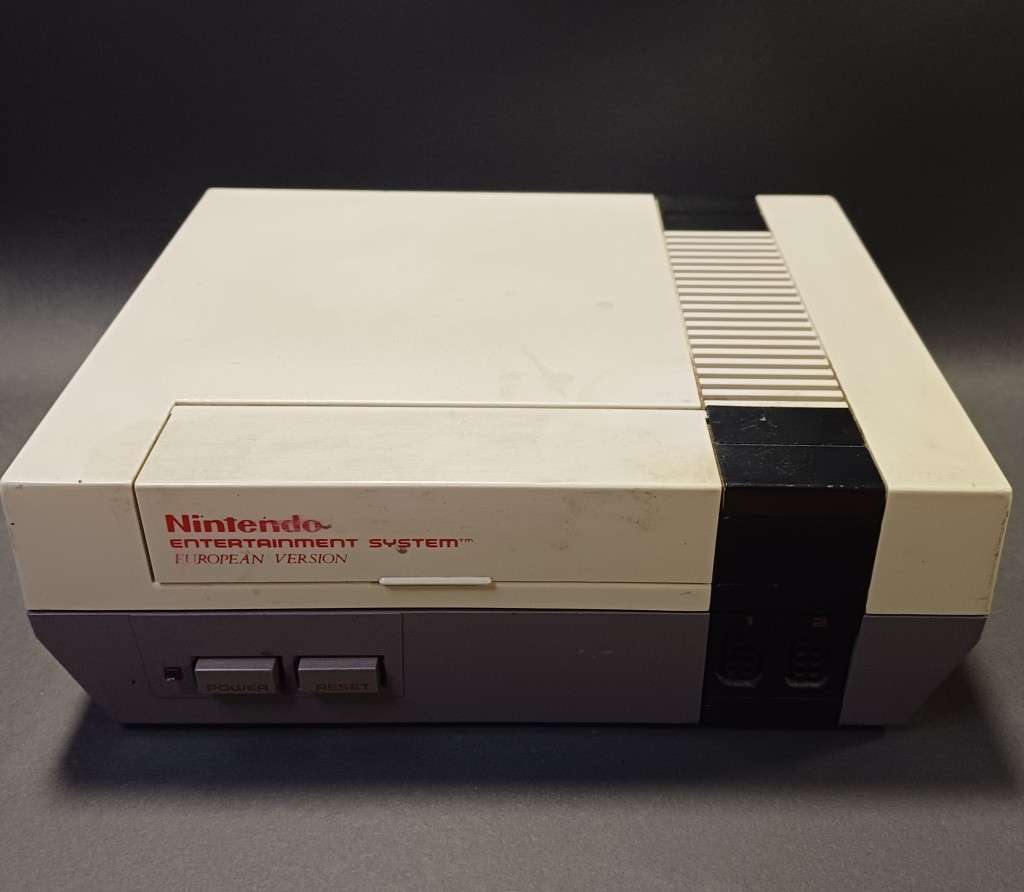 Nintendo - Nintendo Entertainment System (NES) European edition ...