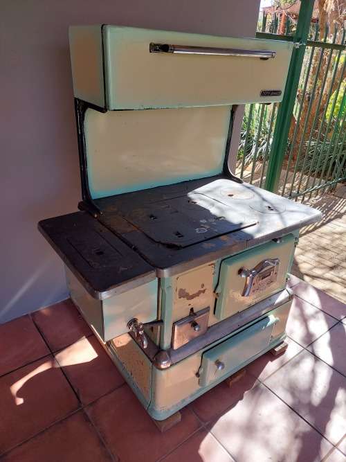 Appliances - Vintage Jewel 73s Coal Stove for restoration / display with  hot water tap was listed for R4,500.00 on 12 Jun at 12:46 by BoxTroll in  Bloemfontein (ID:556392115)