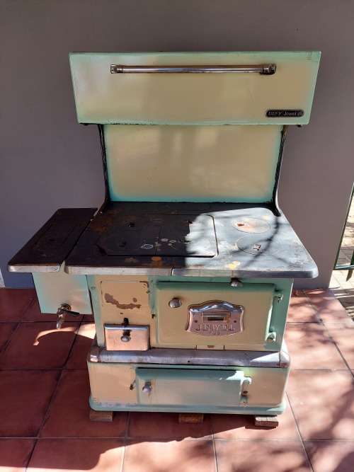 Appliances - Vintage Jewel 73s Coal Stove for restoration / display with  hot water tap was listed for R4,500.00 on 12 Jun at 12:46 by BoxTroll in  Bloemfontein (ID:556392115)