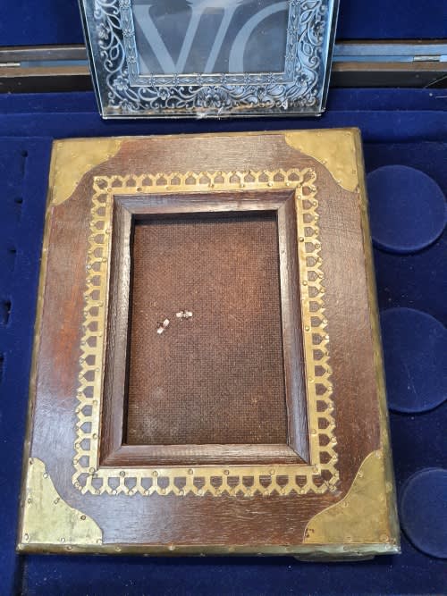 Other Antiques & Collectables 2 ORNATE PICTURE FRAMES IN GOOD CONDITION SOLD AS IS for sale in