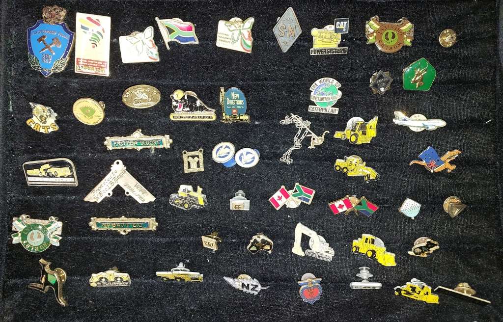 International Badges & Insignia - A BULK COLLECTION BADGES AND PINS ...