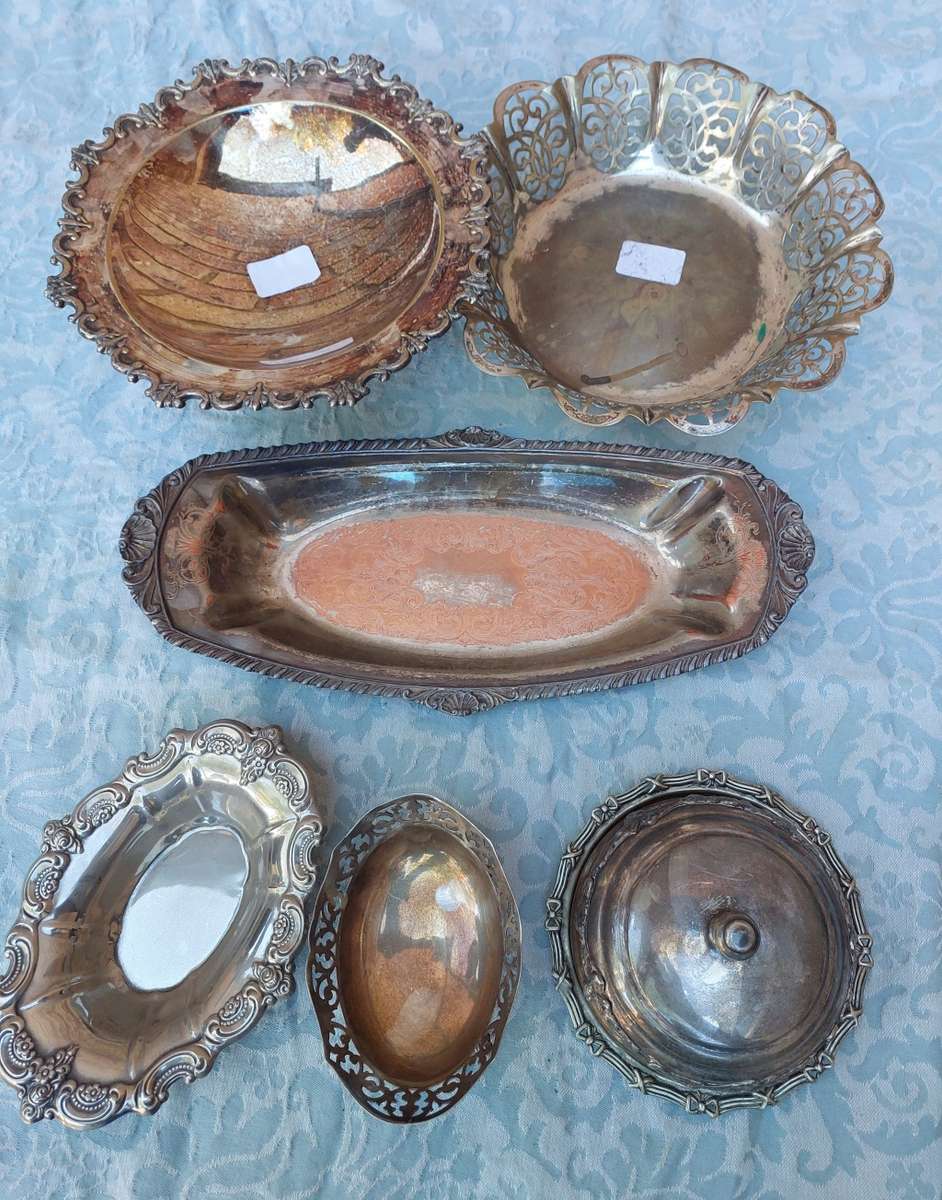 Utensils A COLLECTION OF VICTORIAN VINTAGE AND ANTIQUE SERVING TRAYS