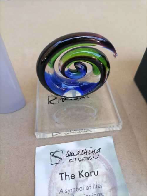 Other Glassware Smashing art glass The Koru circle AMAZING IN