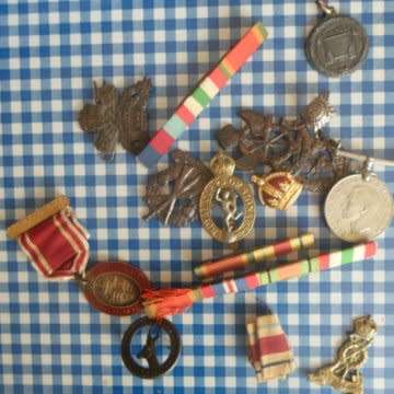 Other Militaria - Second World War Jan Smuts Tin With Medals And Badges ...