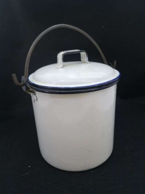 Enamelware Vintage white enamel bucket with lid `vet emmertjie` for