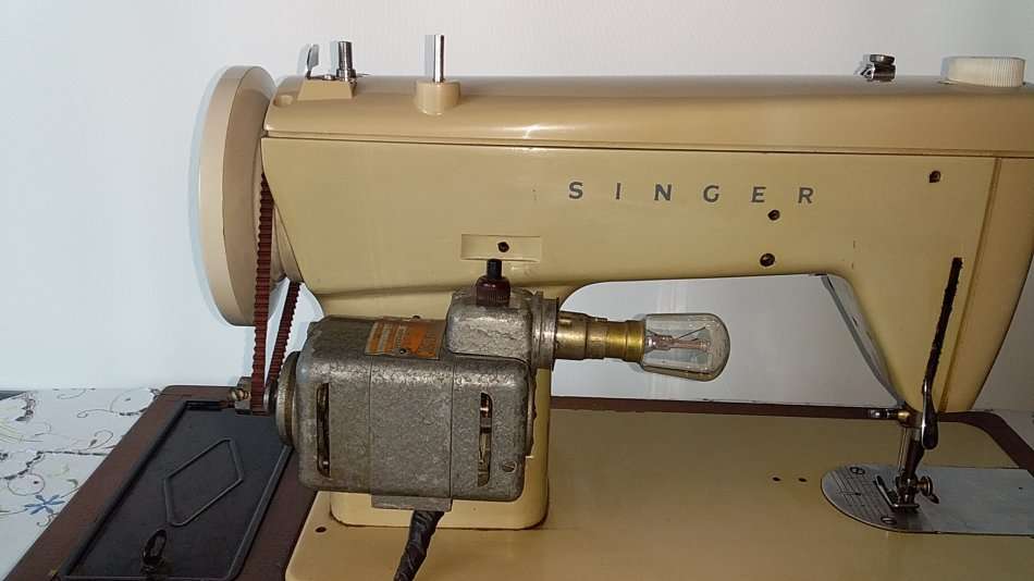 Sewing Machines & Overlockers Singer 237 Sewing Machine with Foot