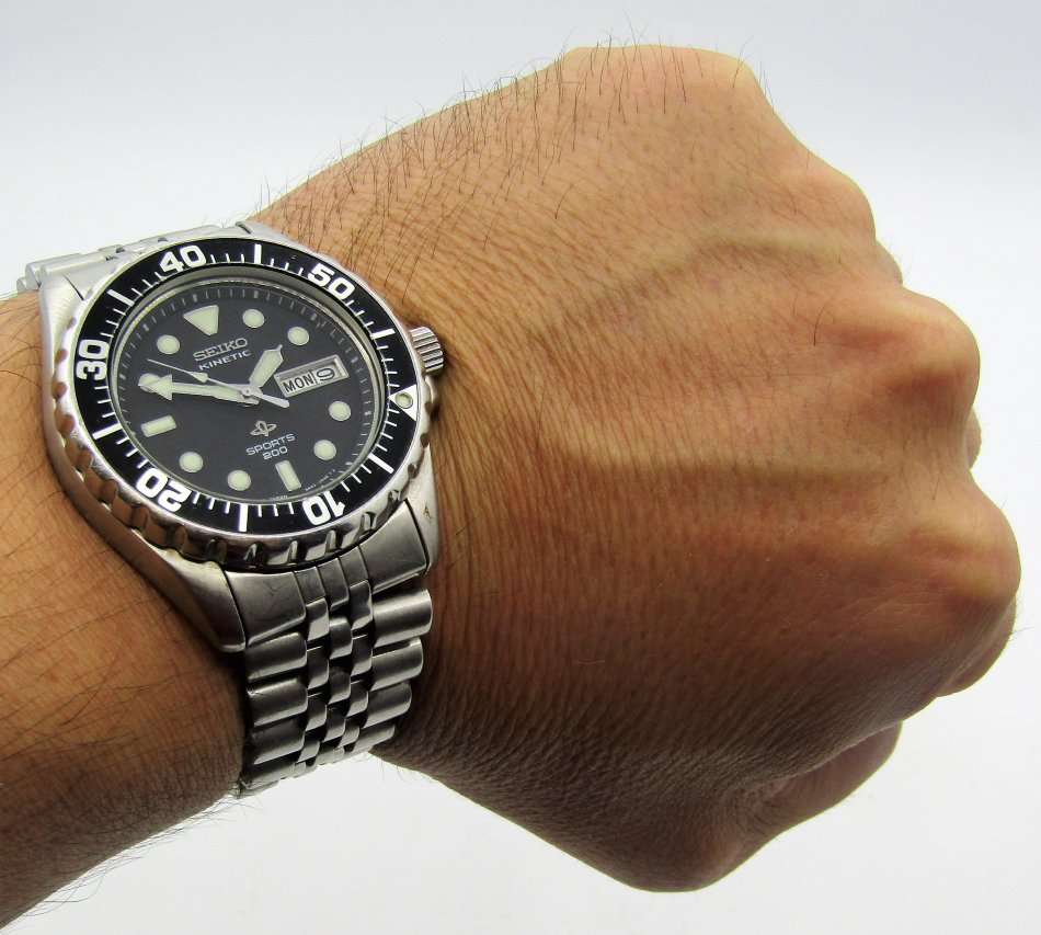 Men's Watches - Seiko Kinetic Sports 200 Divers circa 1990-1995 was sold  for R5, on 22 Feb at 20:31 by CapeCurrencyCoin in Cape Town  (ID:397171707)