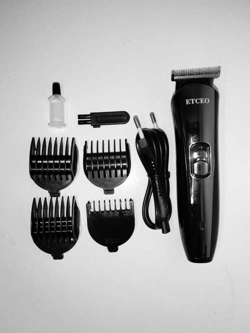 Clippers Brand New 2 in 1 Professional Hair Clipper was sold for R140