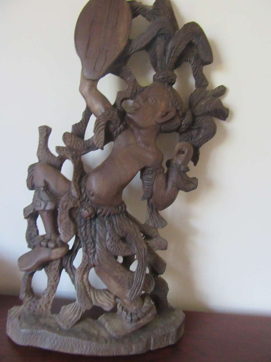 Masks & Wood Carvings BEAUTIFUL WOOD CARVING OF A ZULU WARRIOR APPR