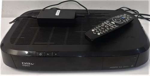 Mantel Clocks - DSTV Explora decoder with remote and power supply ...