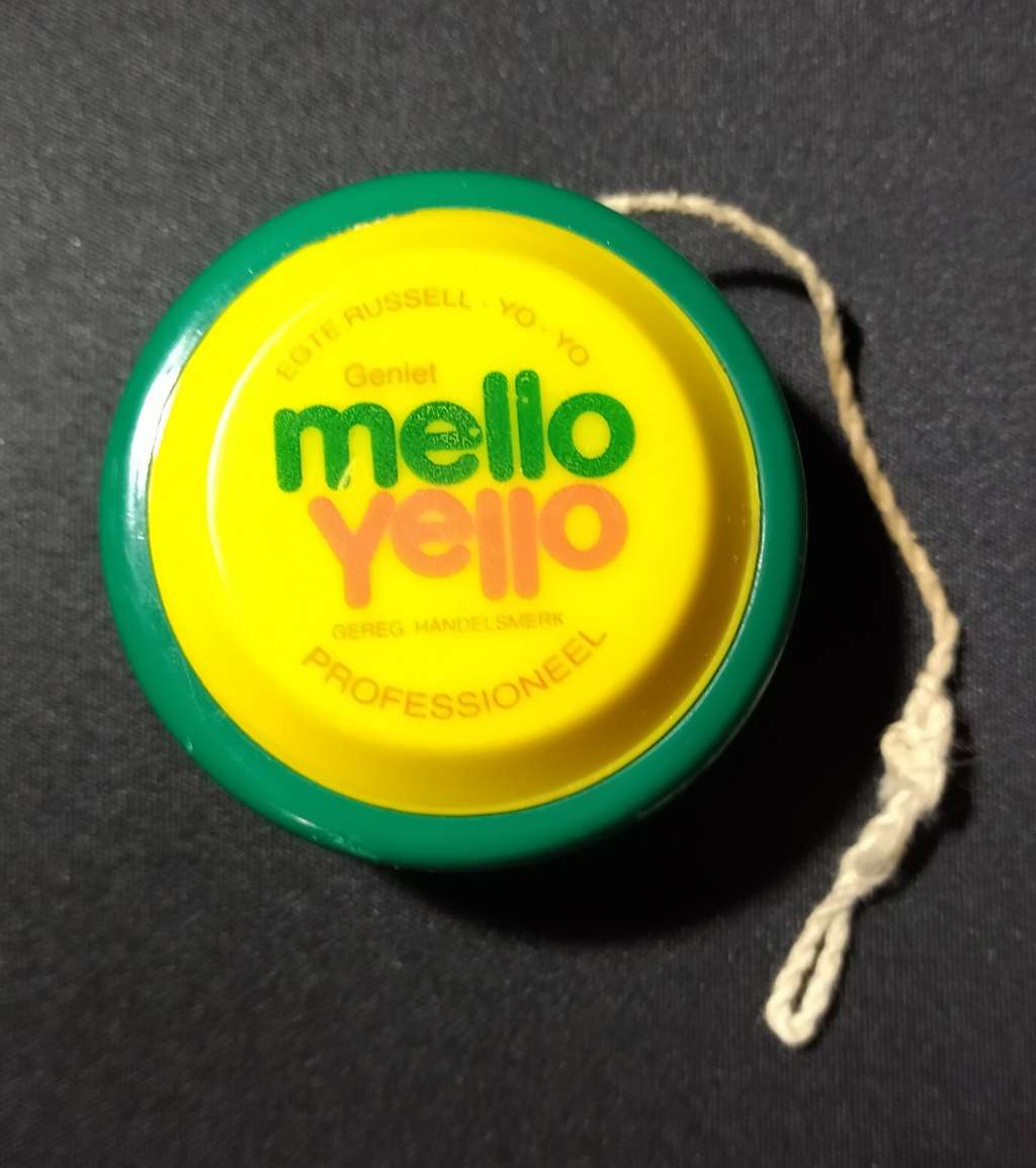 Classic Toys RARE SOUTH AFRICAN MELLO YELLOW YOYO !!!!!! for sale in