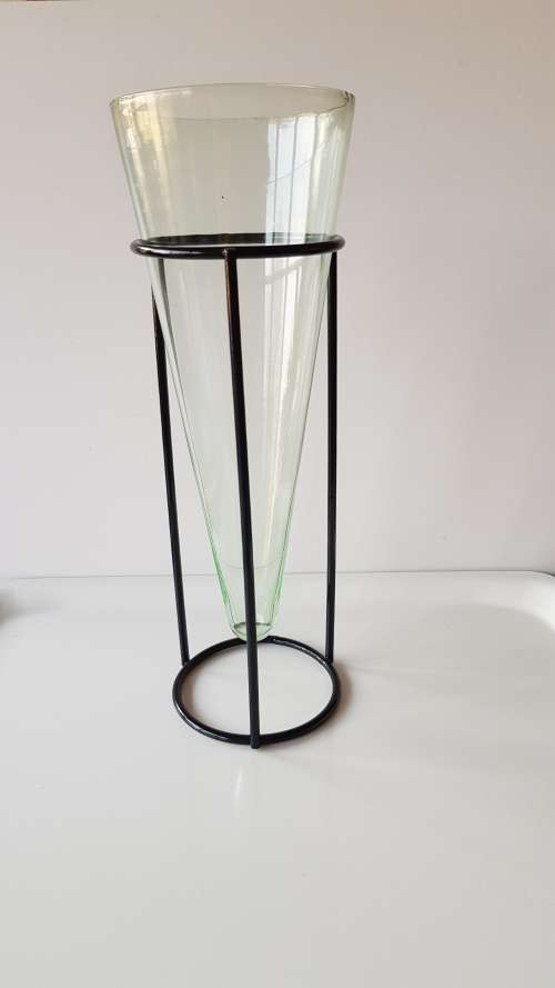 Vases Glass Flower vase. Large glass vase, funnel shaped and mounted
