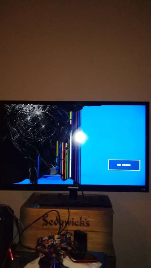 Televisions Hisense tv with broken screen was sold for R70.01 on 7