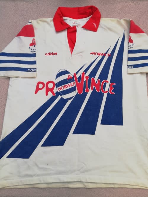 Sporting Memorabilia - WP Nite Series Jersey no 8 was sold for R2,170. ...