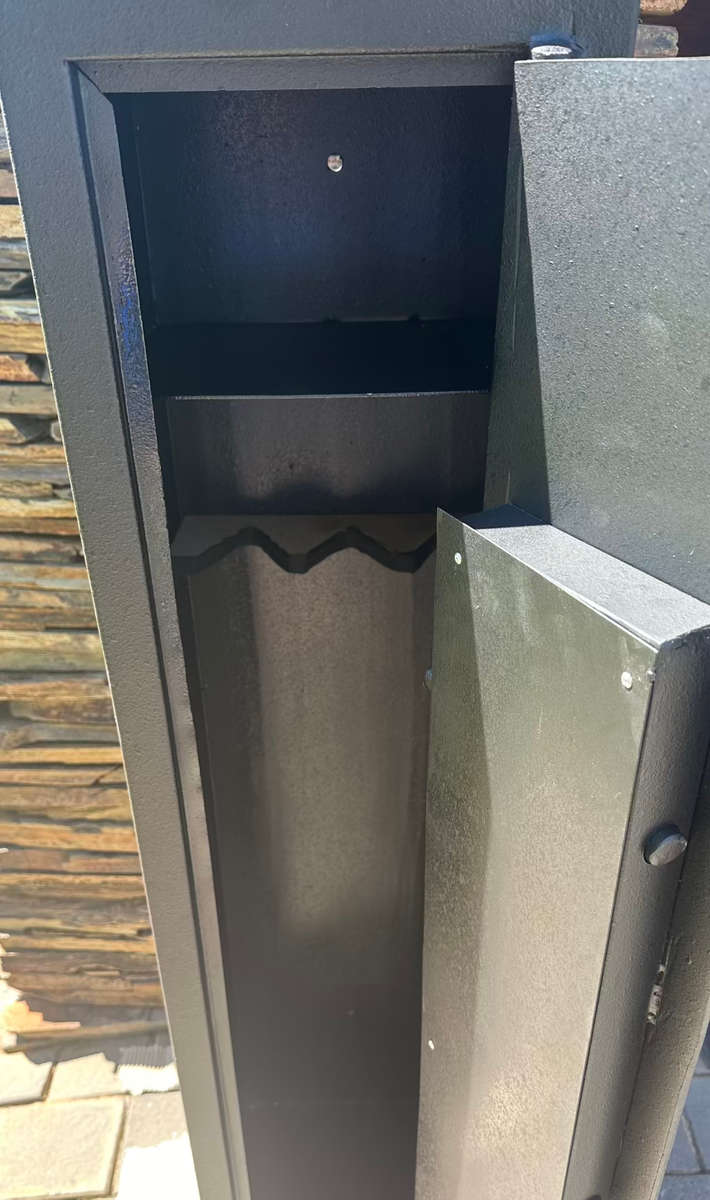 Safes NEW 3 Rifle Safe with shelf for ammunition and a pistol (SABS