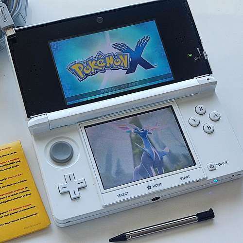 Nintendo Nintendo 3ds console with original stylus and charger