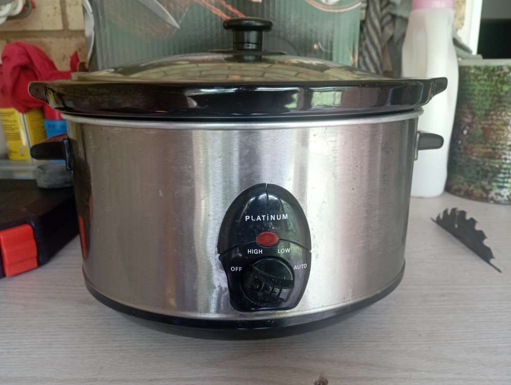 Slow Cookers Platinum Oval Glass Slow Cooker 3.5L was listed for 150.